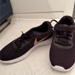 Nike dark purple and Gold Sneakers Modern Athletic Design-NEVER WORN